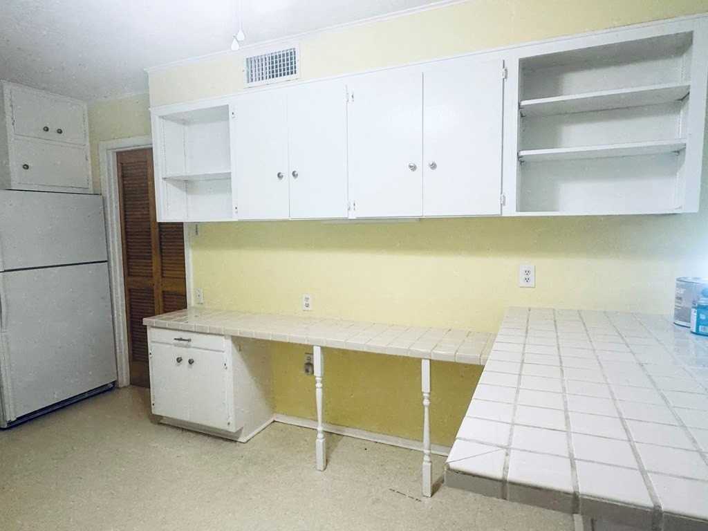 2640 Colorado Avenue - Photo 3 of 14