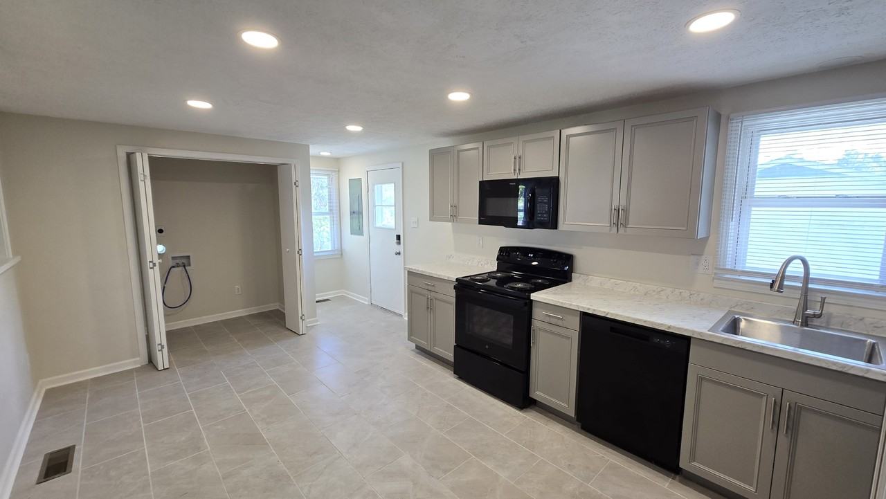 1002 Elizabeth St #1 - Photo 4 of 11