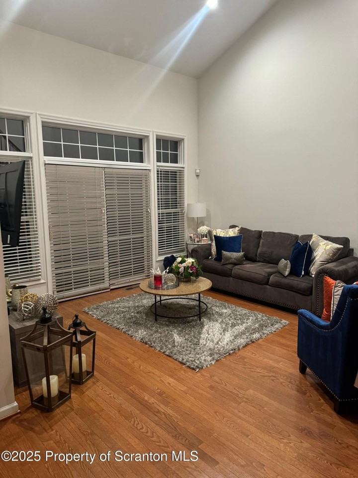 803 O'henry Close - Photo 6 of 36