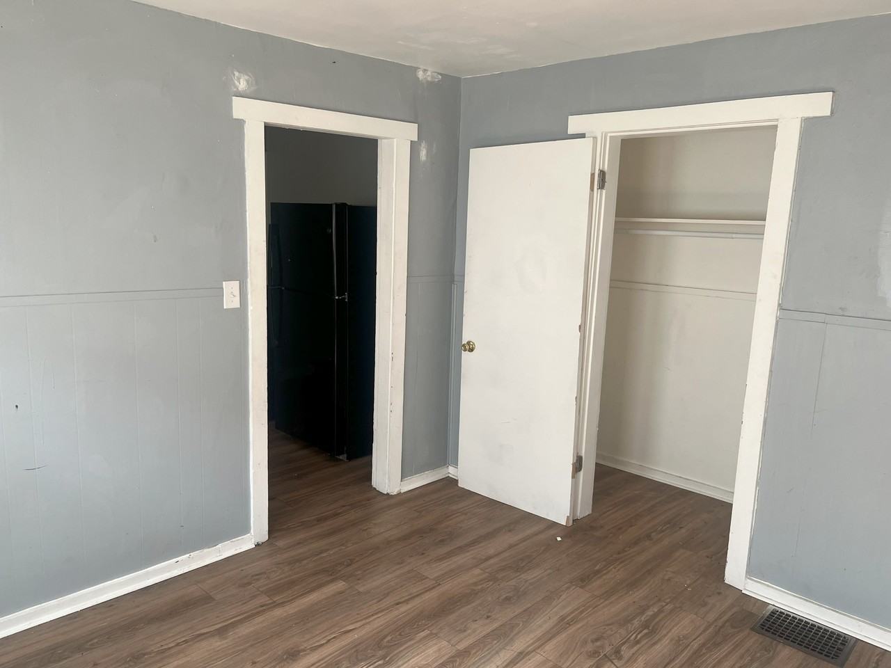 1449 West 34th Street #1 - Photo 3 of 16