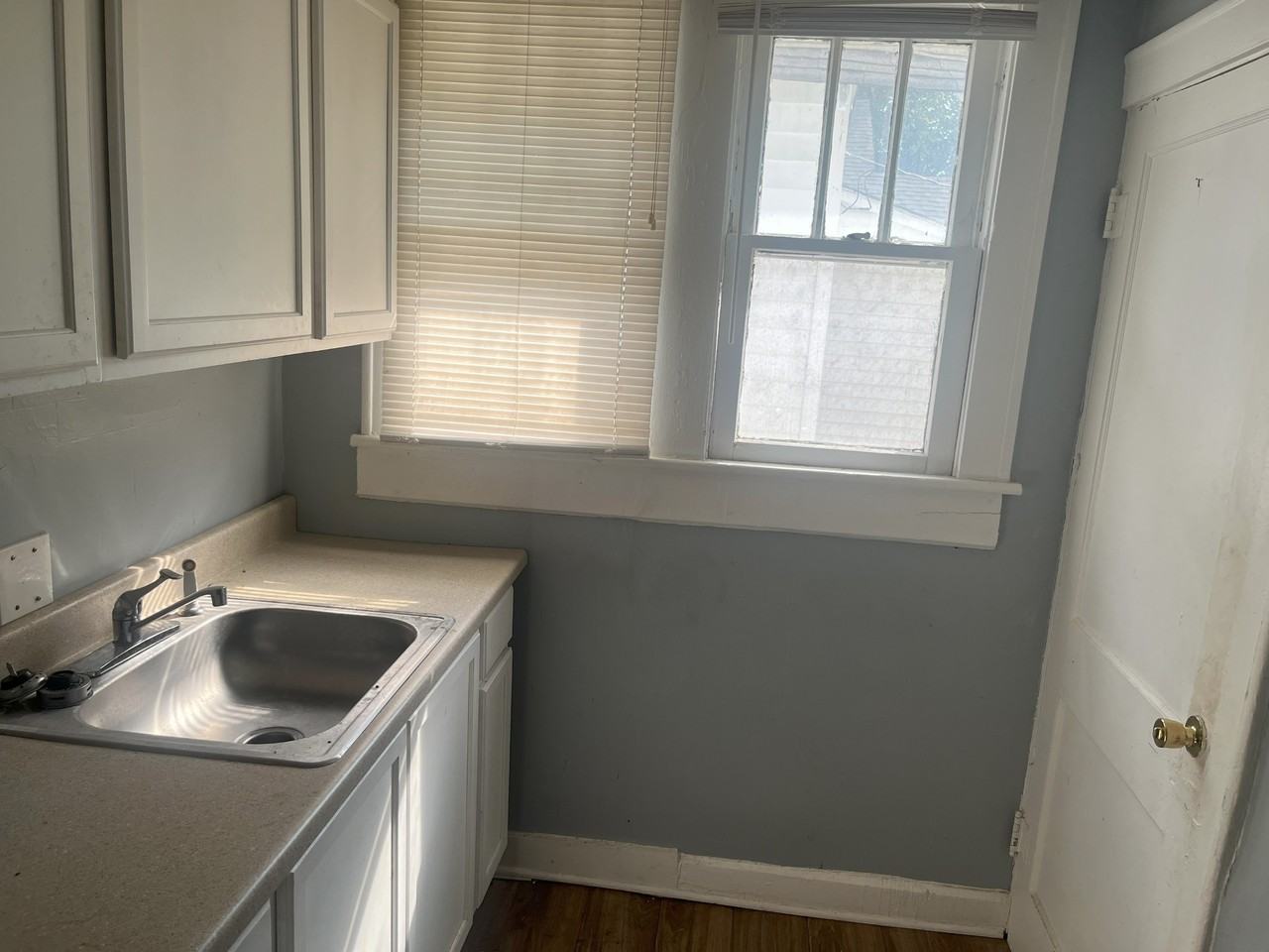 1449 West 34th Street #1 - Photo 4 of 16