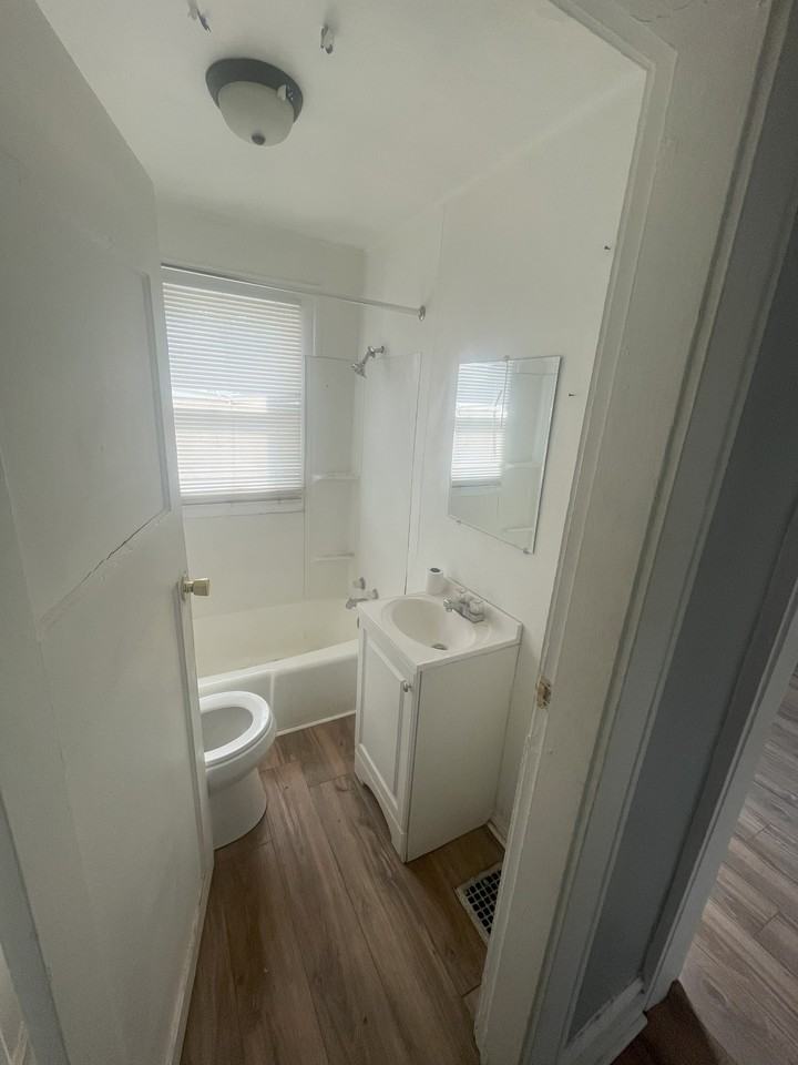 1449 West 34th Street #1 - Photo 5 of 16