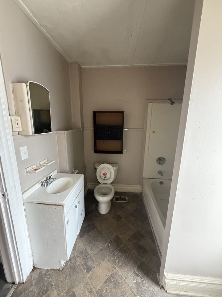 389 Campbell Street #UP - Photo 5 of 16