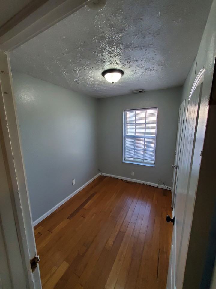 601 West 30th Street #4 - Photo 2 of 9