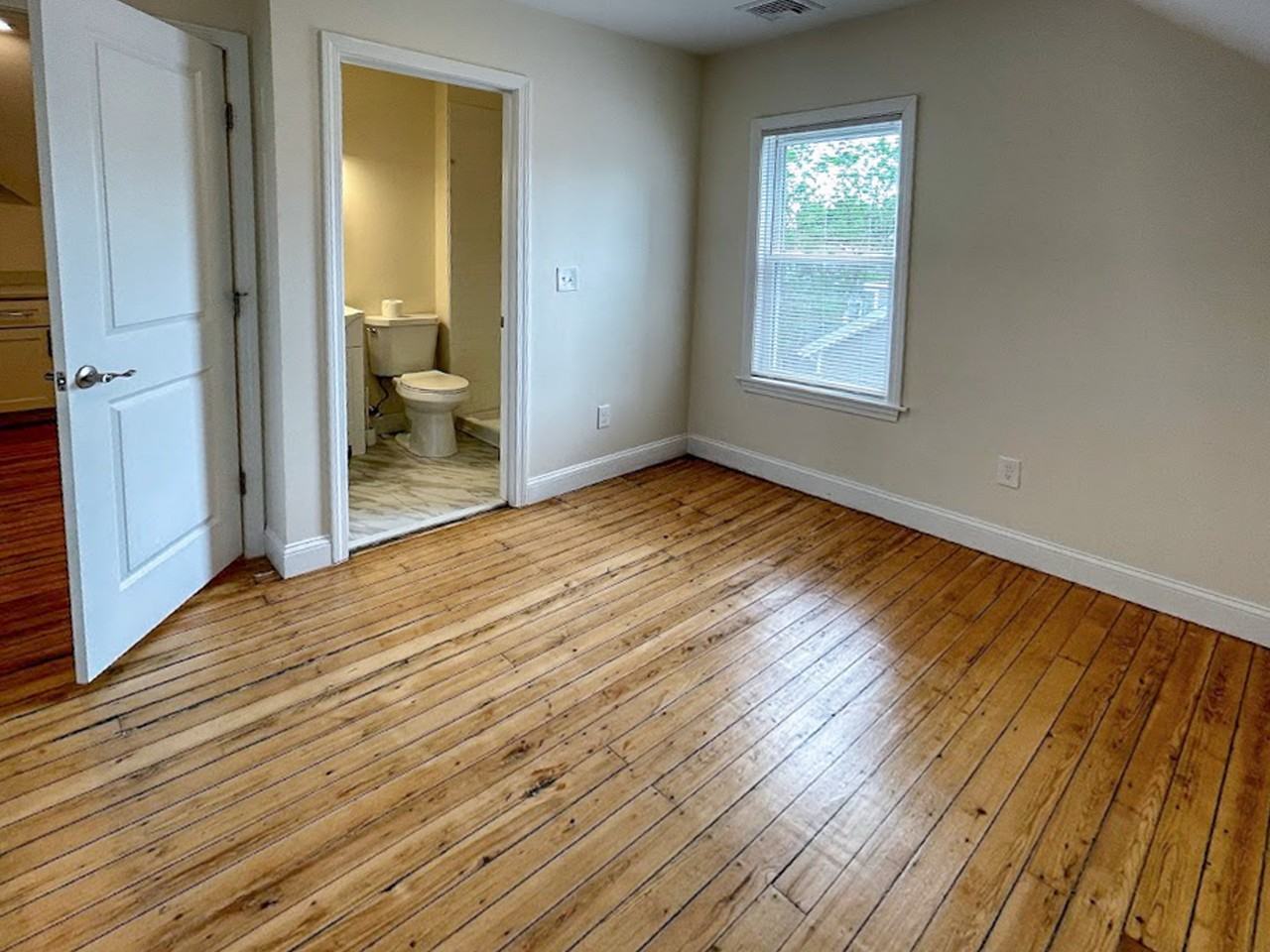 21 E Transit St - Photo 4 of 8