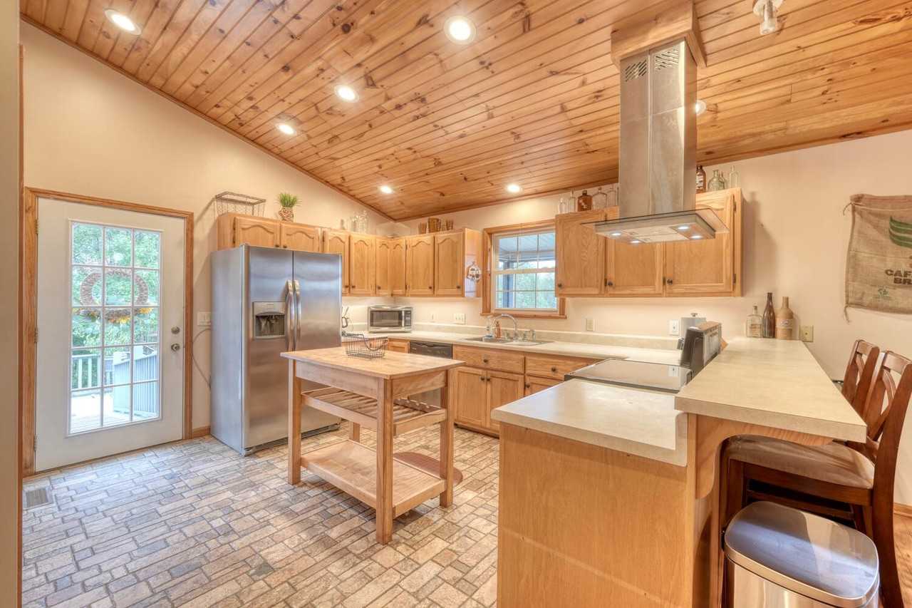586 Sun Valley Dr #1 - Photo 2 of 20