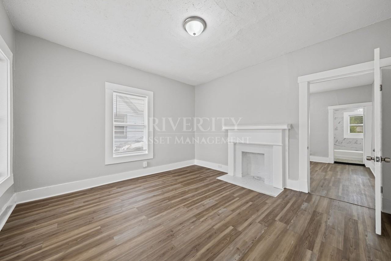 824 Carson Street #1 - Photo 5 of 16