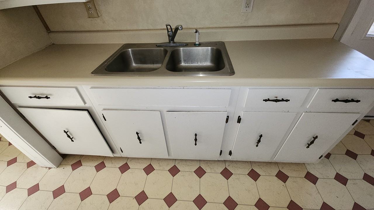 311 S Mark Twain St #1 - Photo 3 of 20