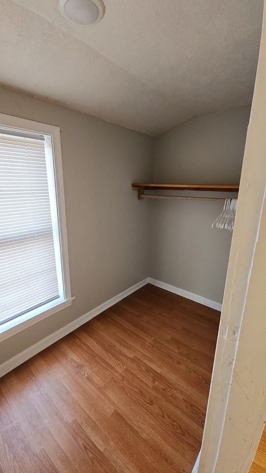 311 S Mark Twain St #1 - Photo 4 of 20