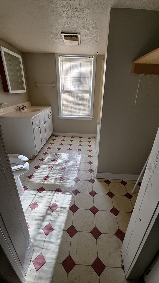 311 S Mark Twain St #1 - Photo 6 of 20