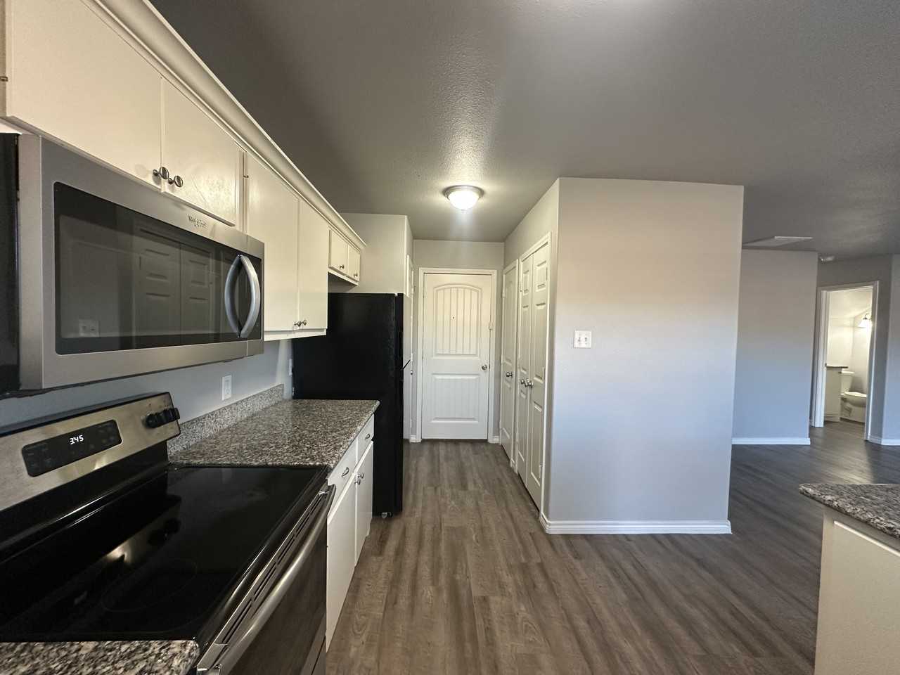 3430 Itasca St #1 - Photo 5 of 14