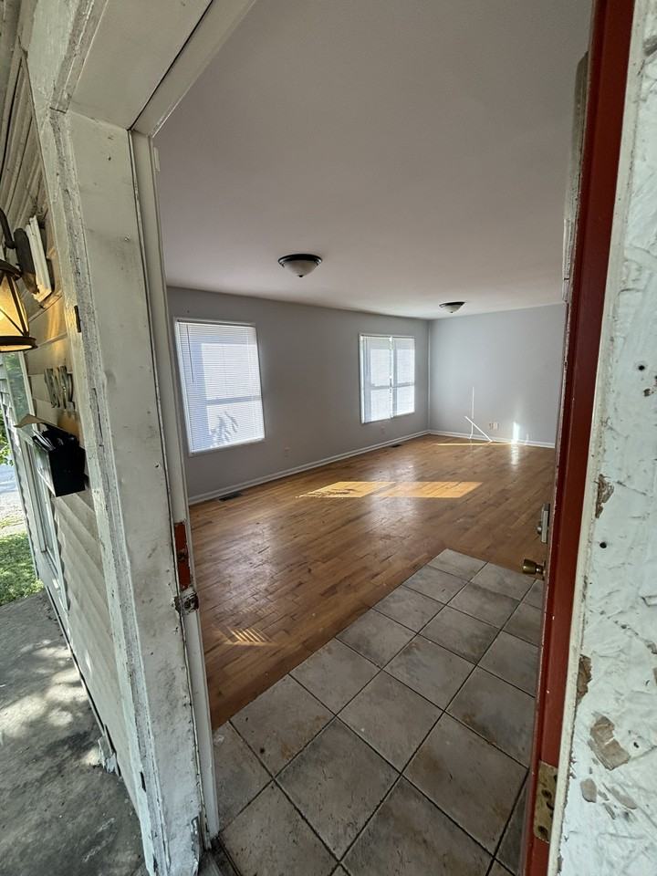 1902 E 35th St #1 - Photo 2 of 18