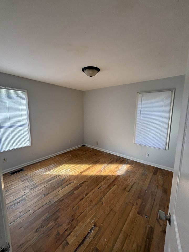 1902 E 35th St #1 - Photo 5 of 18