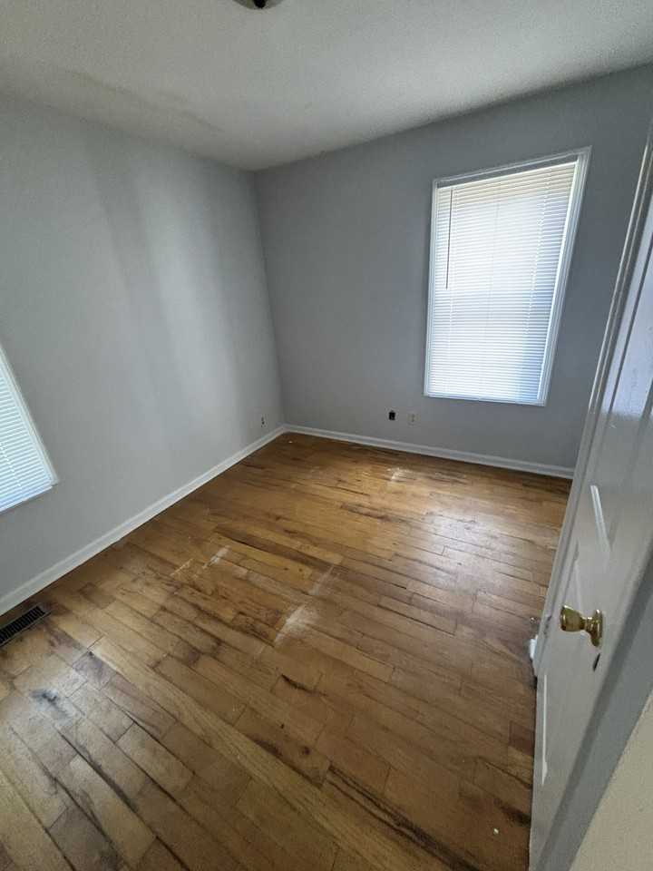 1902 E 35th St #1 - Photo 7 of 18