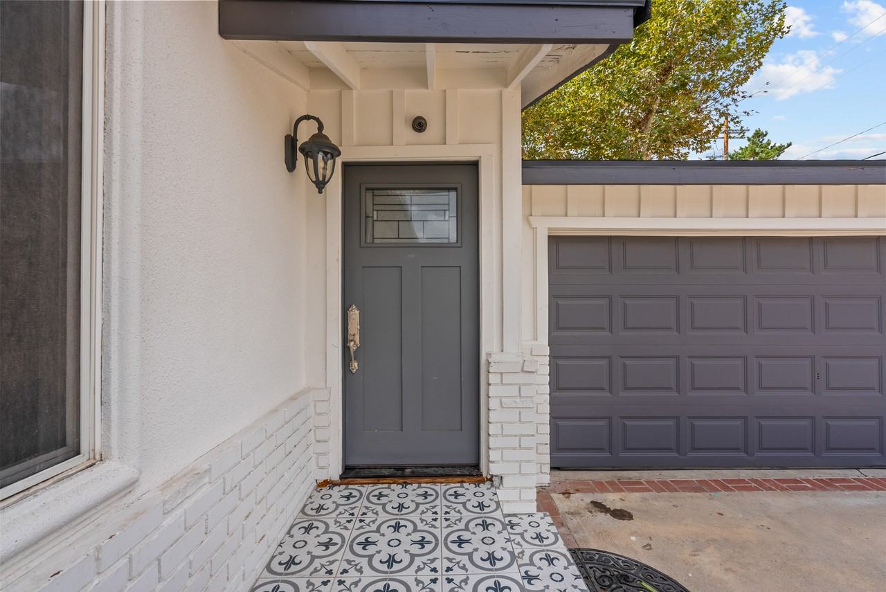 23036 Burbank Boulevard #1 - Photo 5 of 48