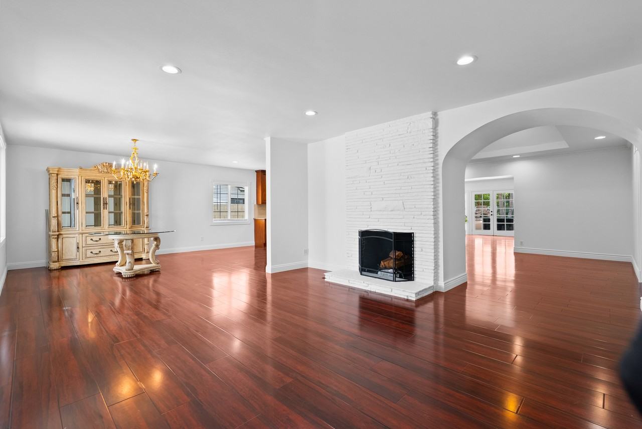 23036 Burbank Boulevard #1 - Photo 6 of 48