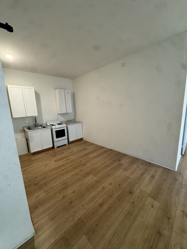 1466 South Worth Avenue #1 - Photo 2 of 7