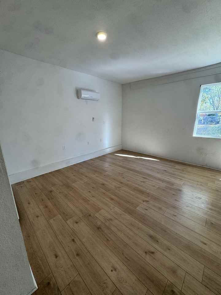 1466 South Worth Avenue #1 - Photo 5 of 7