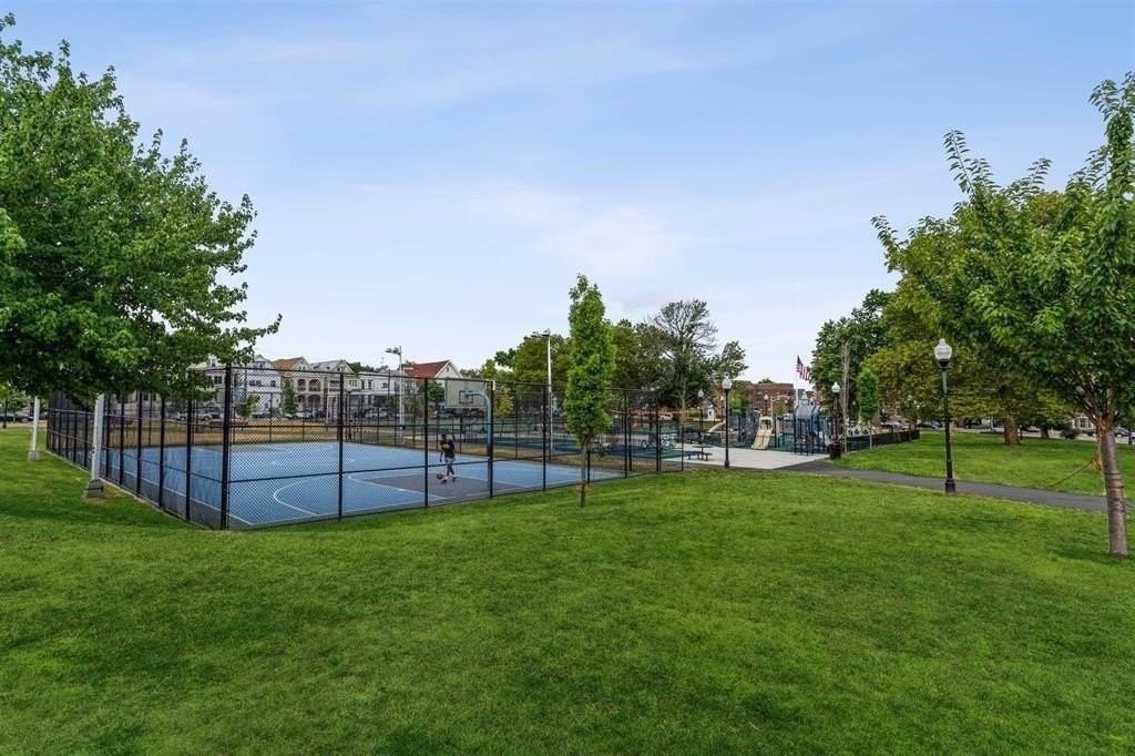 68 Rose Ave #1L - Photo 7 of 16