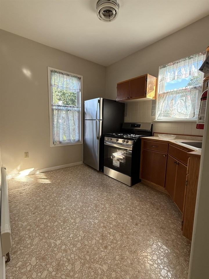 470 Mallory Avenue #2 - Photo 5 of 11