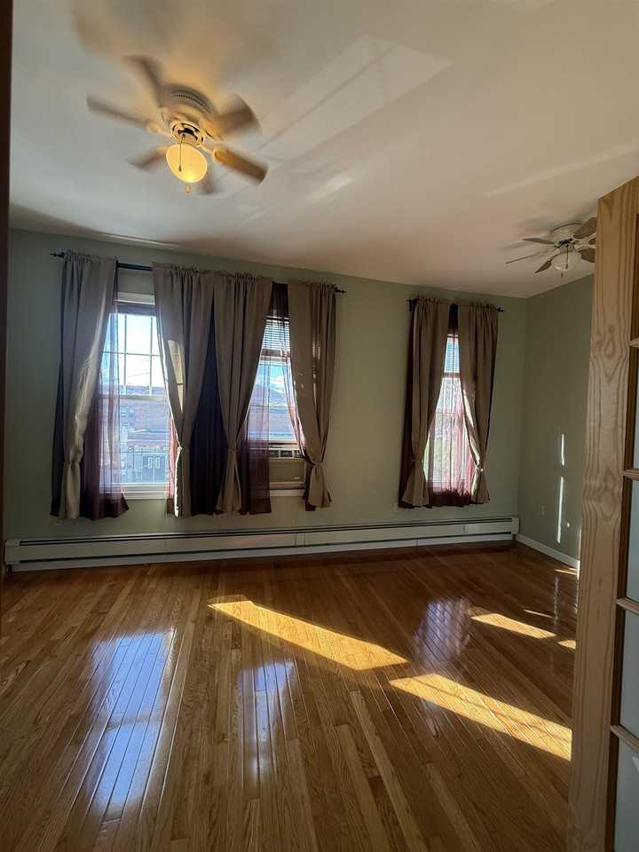 470 Mallory Avenue #2 - Photo 7 of 11