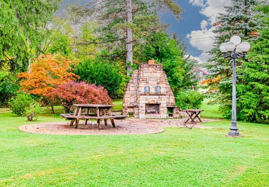 9475 Mayfield Rd - Photo 4 of 15