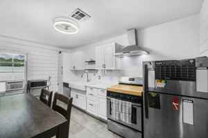 featured image of 1913 Nw Baldwin Ave #1