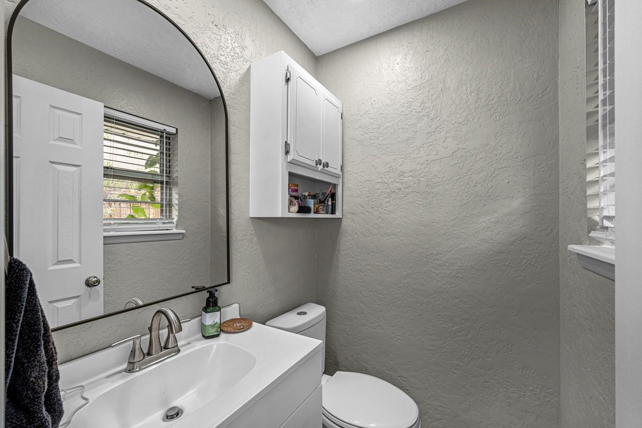 140 Sw 69th St #1 - Photo 4 of 27