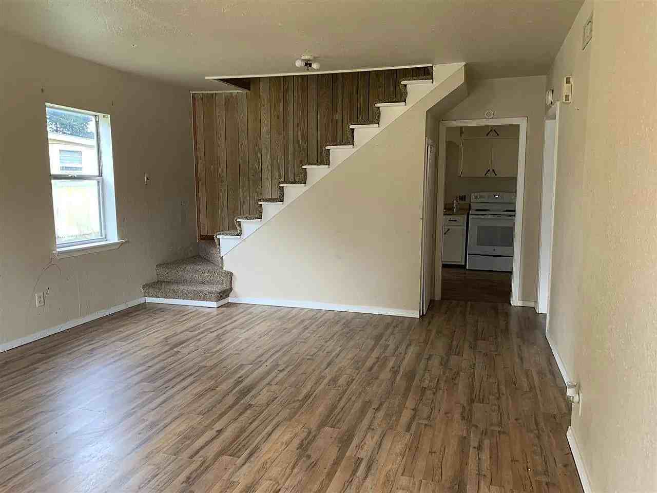 402 West Poplar Avenue #1 - Photo 2 of 6