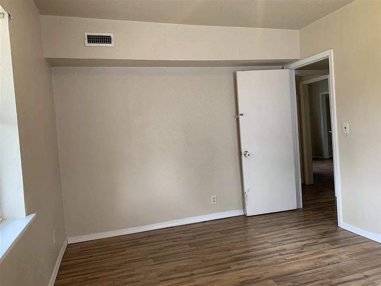 402 West Poplar Avenue #1 - Photo 3 of 6