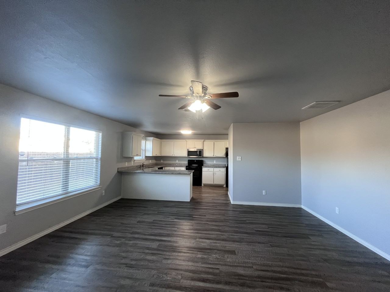 3422 Itasca St #1 - Photo 5 of 22