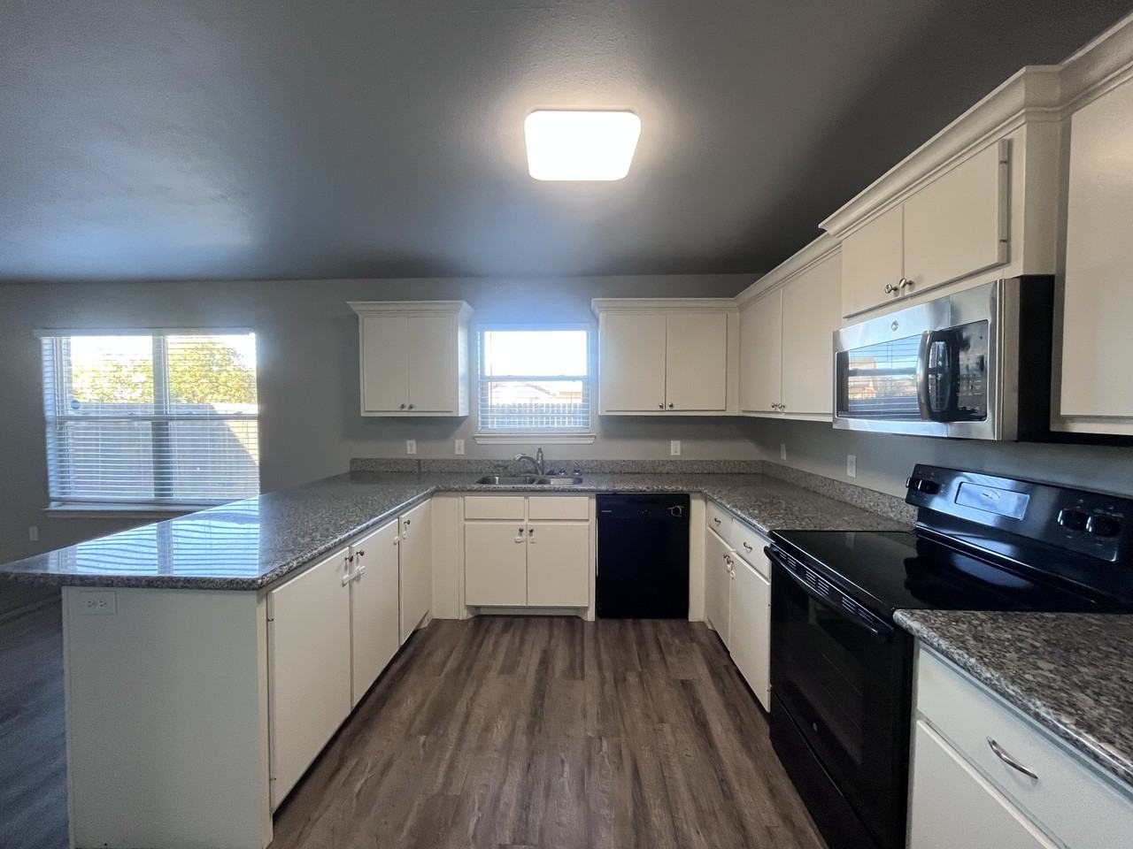 3422 Itasca St #1 - Photo 7 of 22