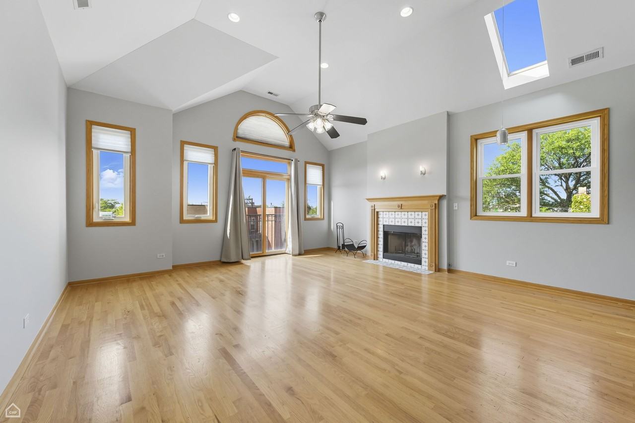 119 North Mozart Street #3 - Photo 4 of 16