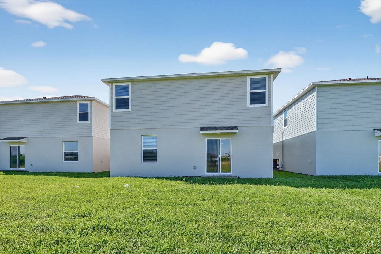 19525 Fairhill Ct #1 - Photo 3 of 10