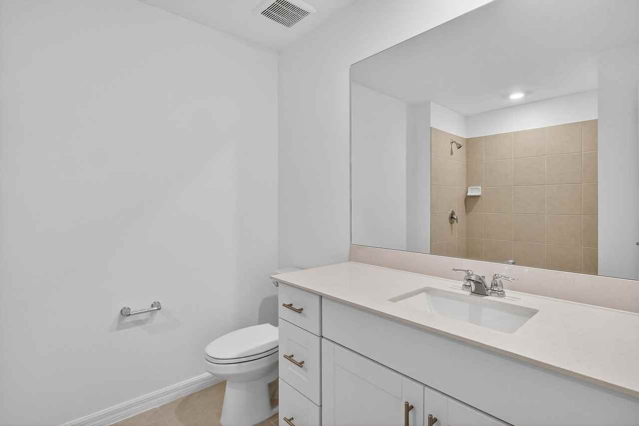 19525 Fairhill Ct #1 - Photo 4 of 10