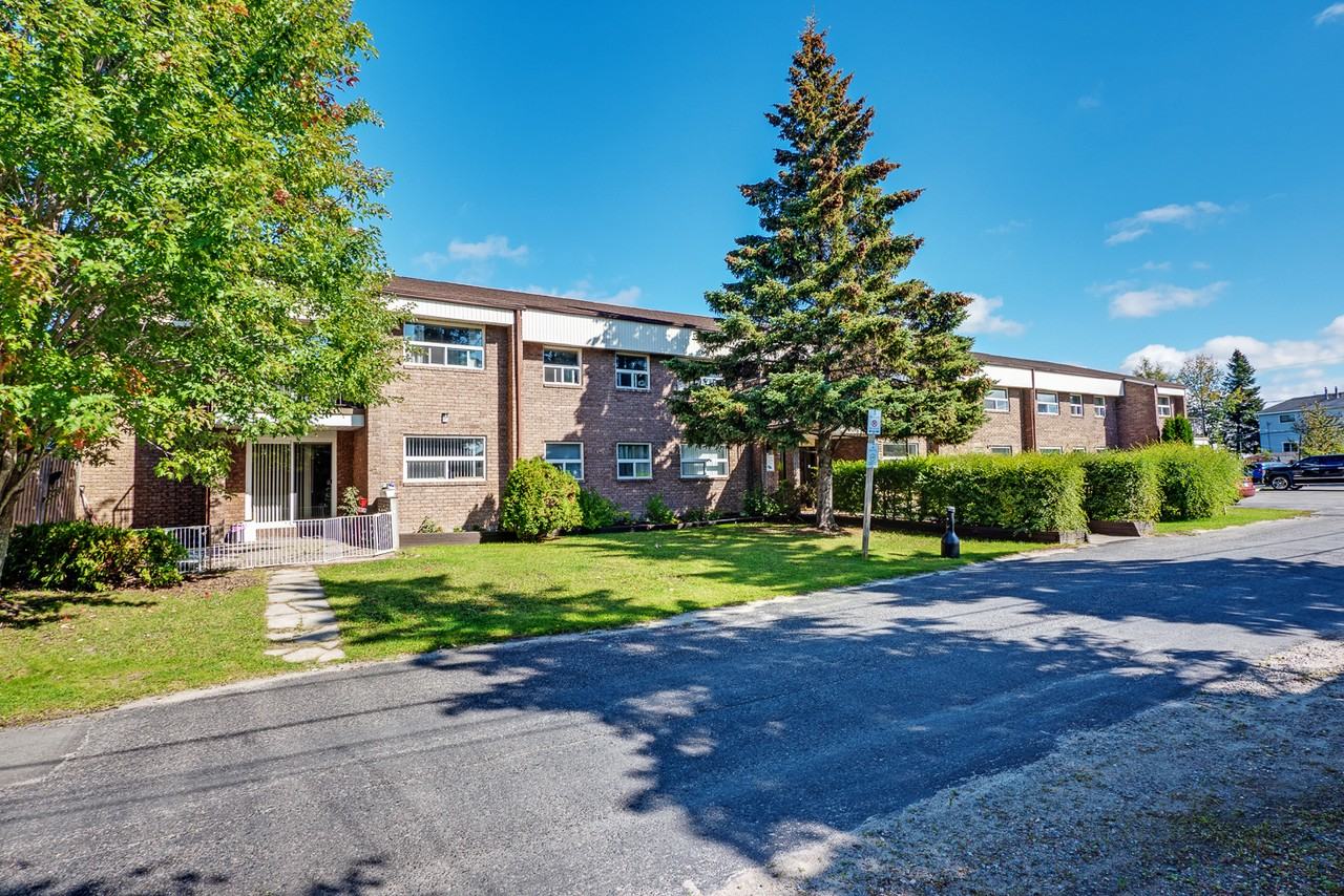 820 Suzanne St #3B - Photo 2 of 15