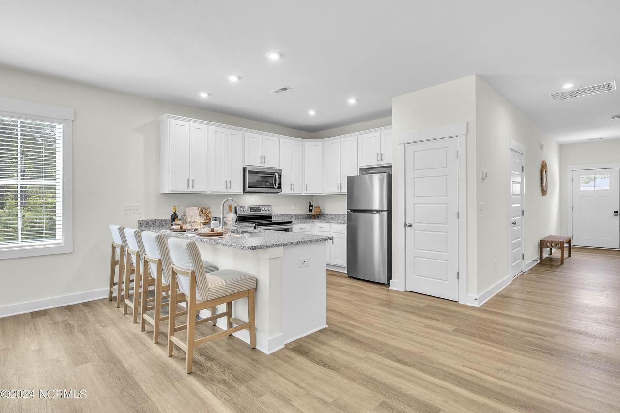 6244 Beckington Dr - Photo 6 of 24