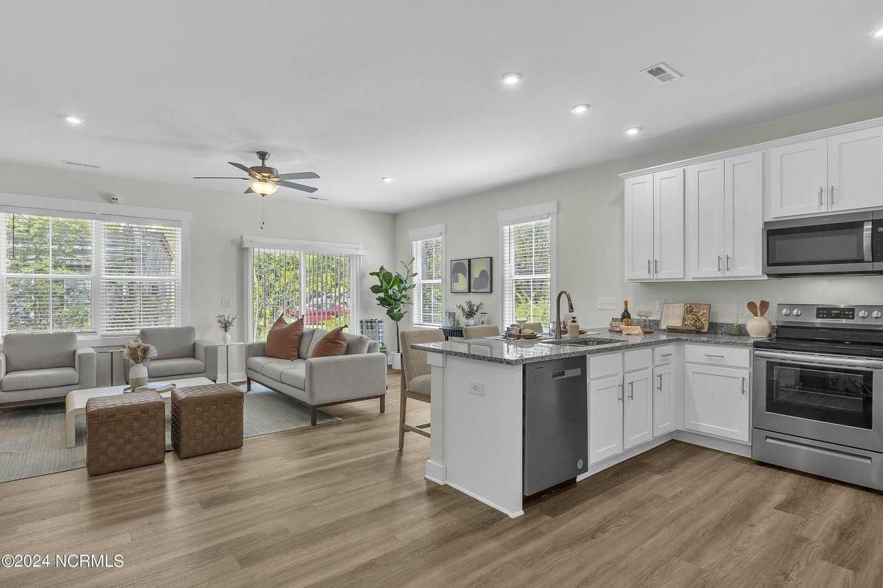 6116 Beckington Dr - Photo 4 of 24