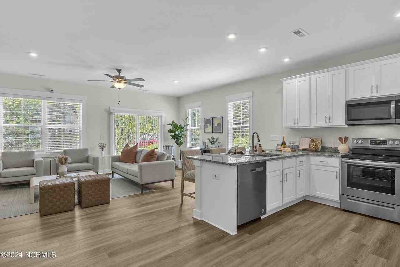 6216 Beckington Dr - Photo 4 of 24