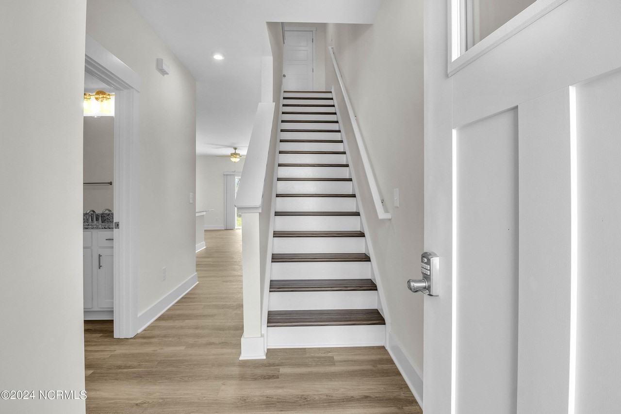 7052 Crew Dr - Photo 2 of 24