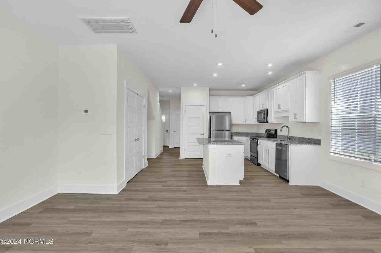 7008 Crew Dr - Photo 7 of 24