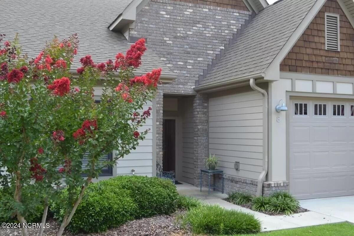 8 Elk Ridge Ln - Photo 2 of 13