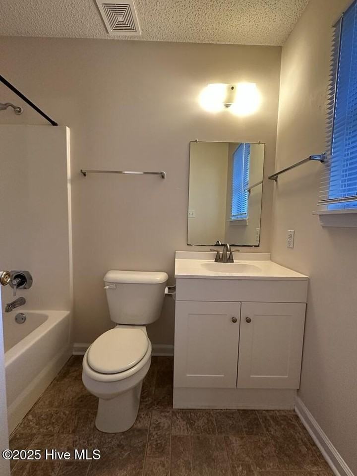 105 Live Oak Ct - Photo 7 of 9