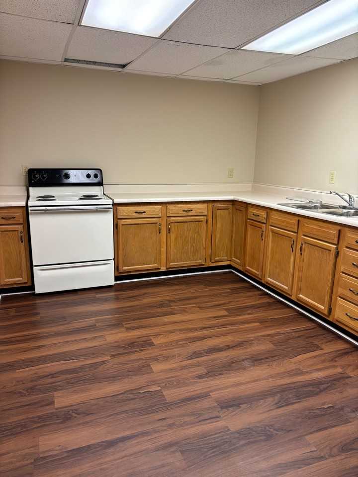 138 West Broadway #F - Photo 6 of 9