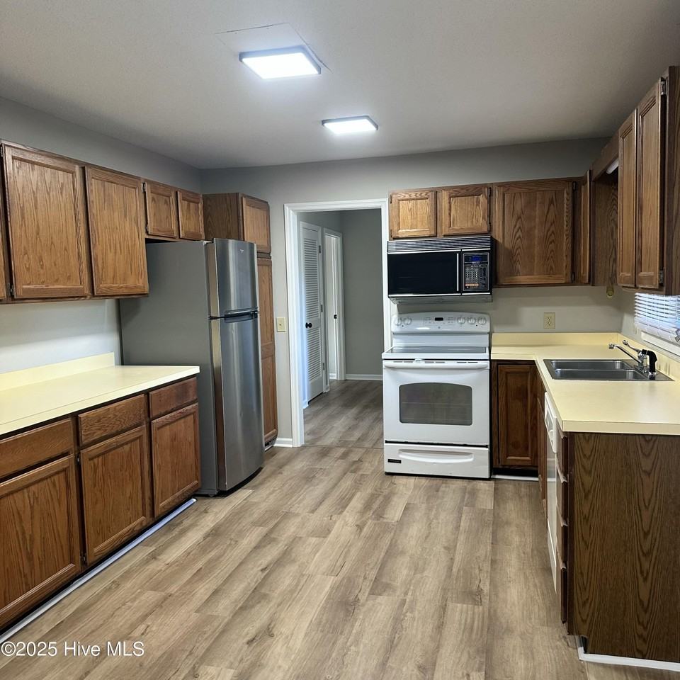 3 Saint James Circle #3 - Photo 4 of 9