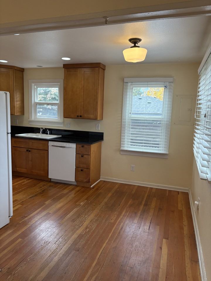 4711 Northeast 55th Avenue #4711 - Photo 3 of 16