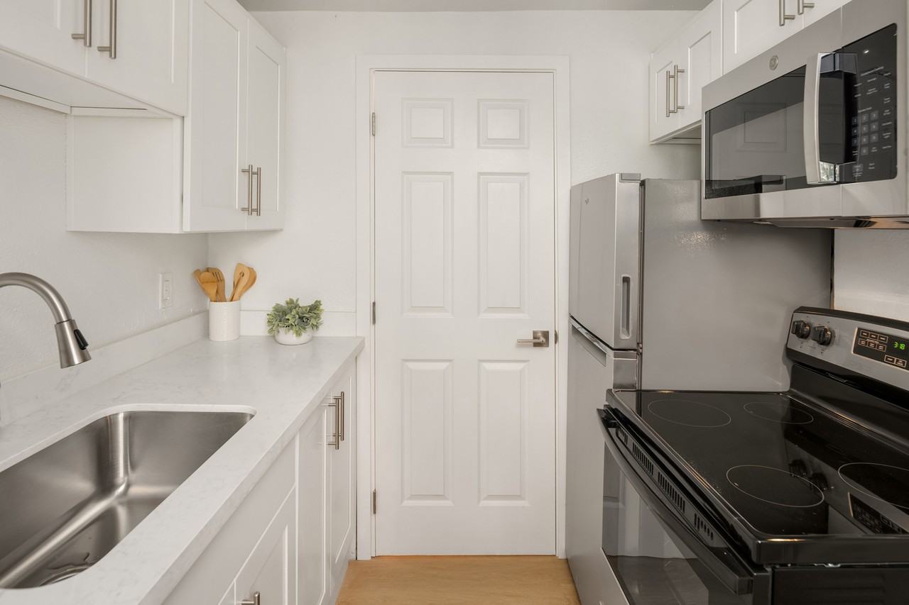 2915 South Main Street #B - Photo 4 of 11