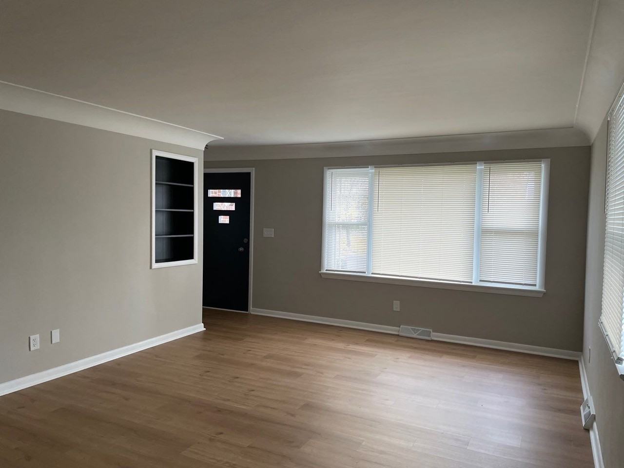 1910 Thornapple Ave #1 - Photo 2 of 20