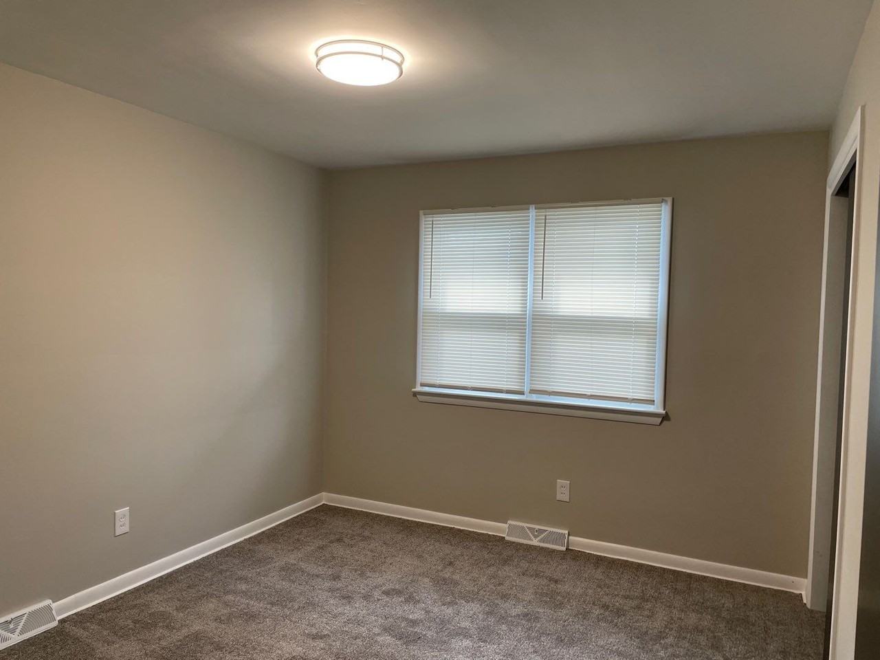 1910 Thornapple Ave #1 - Photo 7 of 20