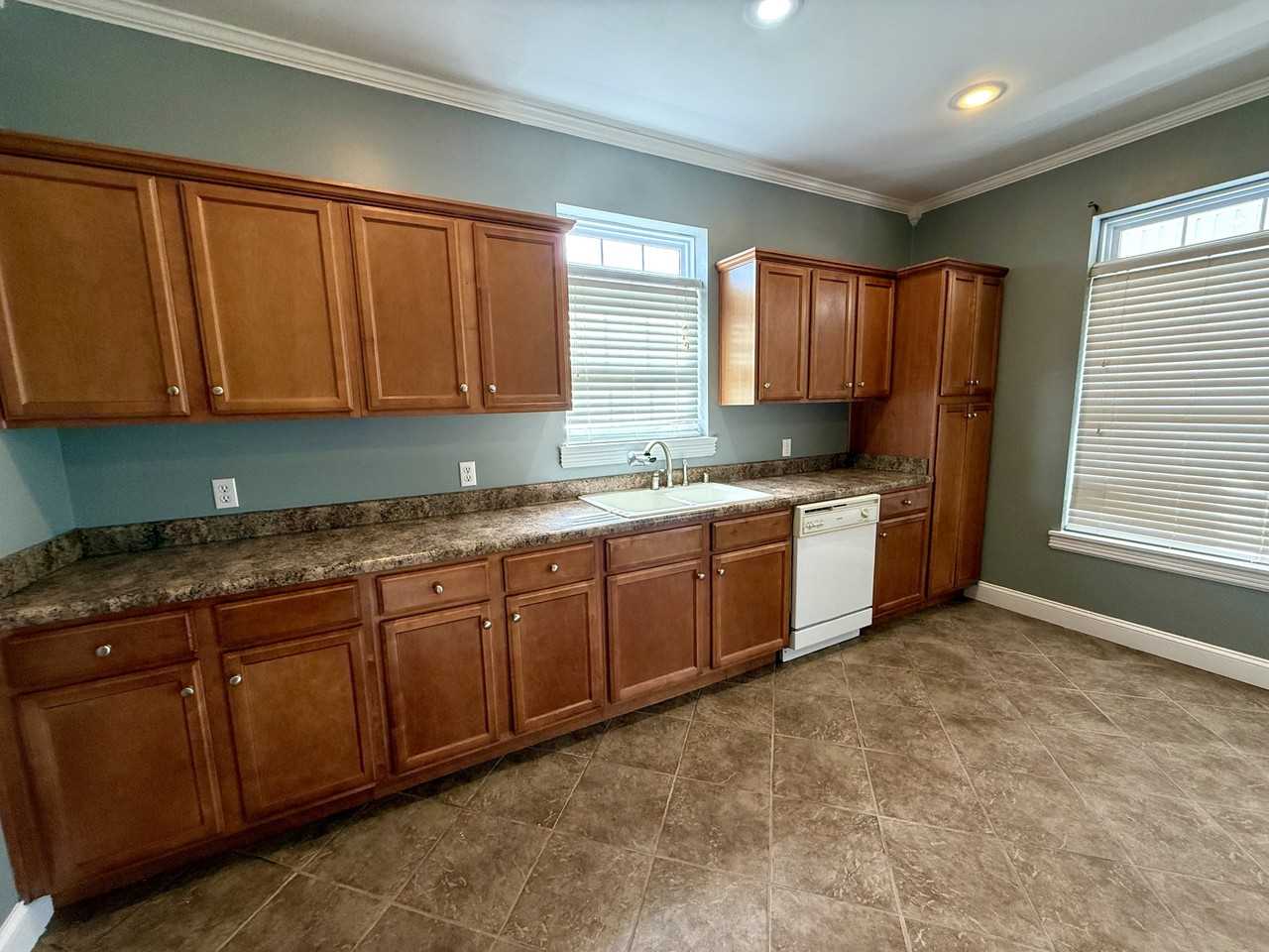 98 Melrose Dr Apt A #1 - Photo 5 of 40